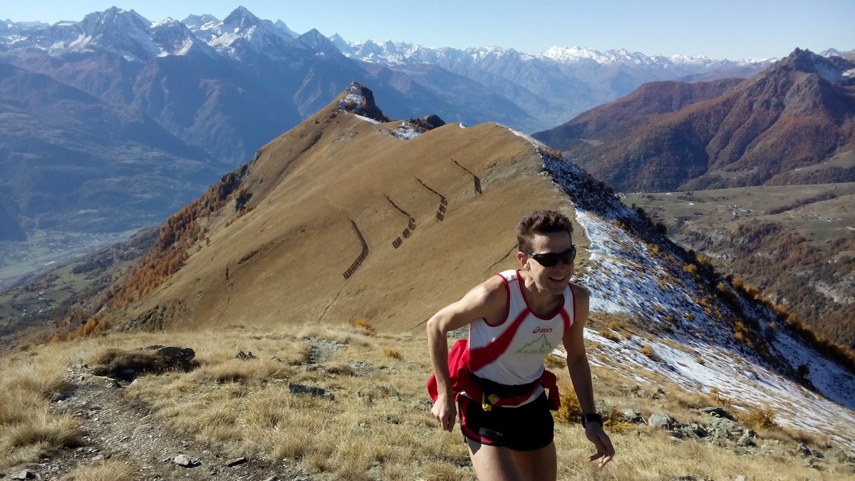 Dénivelé négatif en trail : préparer les descentes sans exploser les quadriceps